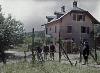 Gränsen mellan Schweiz och Frankrike i kommunen Beurnevésin i kantonen Jura, Frankrike, 19 juni 1917 (autocrhome)